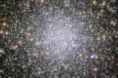 cúmulo globular conocido como NGC 104 o, más comúnmente, 47 Tucanae, ya que es parte de la constelación de Tucana (El Tucán) en el cielo del sur. Después de Omega Centauri, es el cúmulo globular más brillante del cielo nocturno y alberga decenas de miles de estrellas